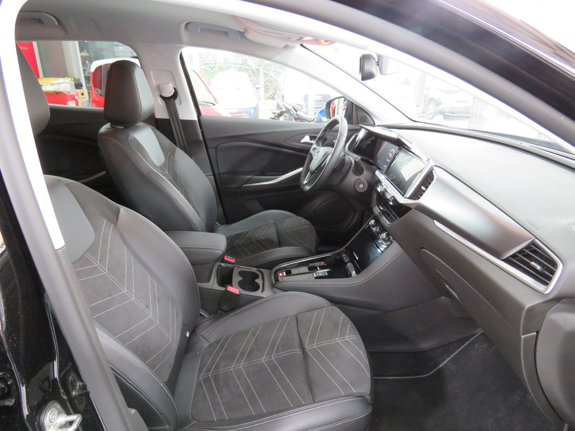 OPEL Grandland 1.2i TP Elegance Automat-image-10
