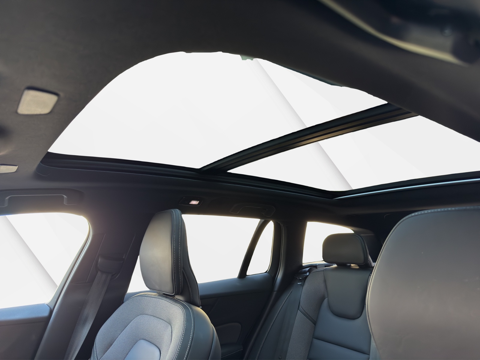 VOLVO V60 B4 Benzin Mild Hybrid Ultra Dark DCT-image-17