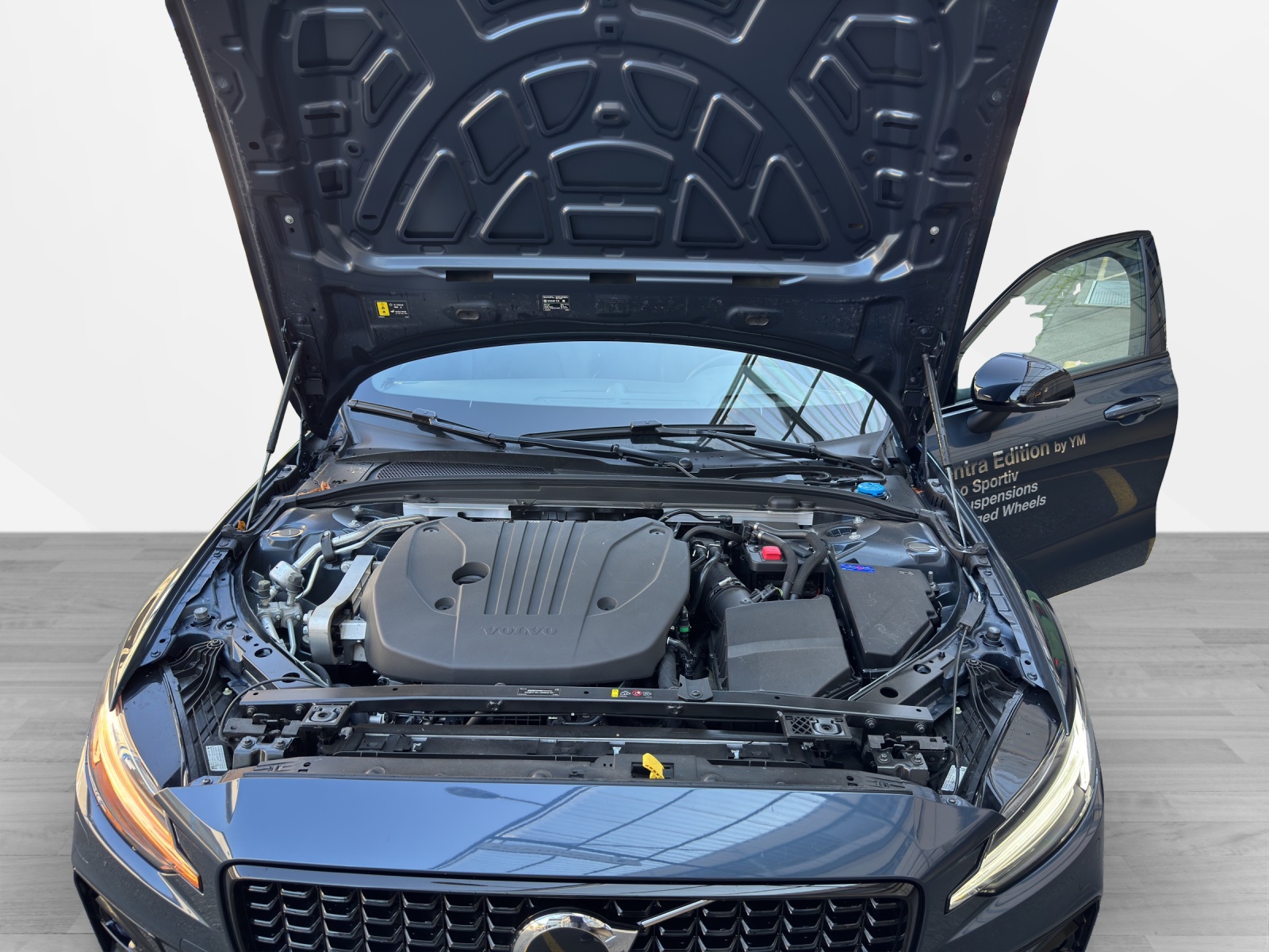 VOLVO V60 B4 Benzin Mild Hybrid Ultra Dark DCT-image-14