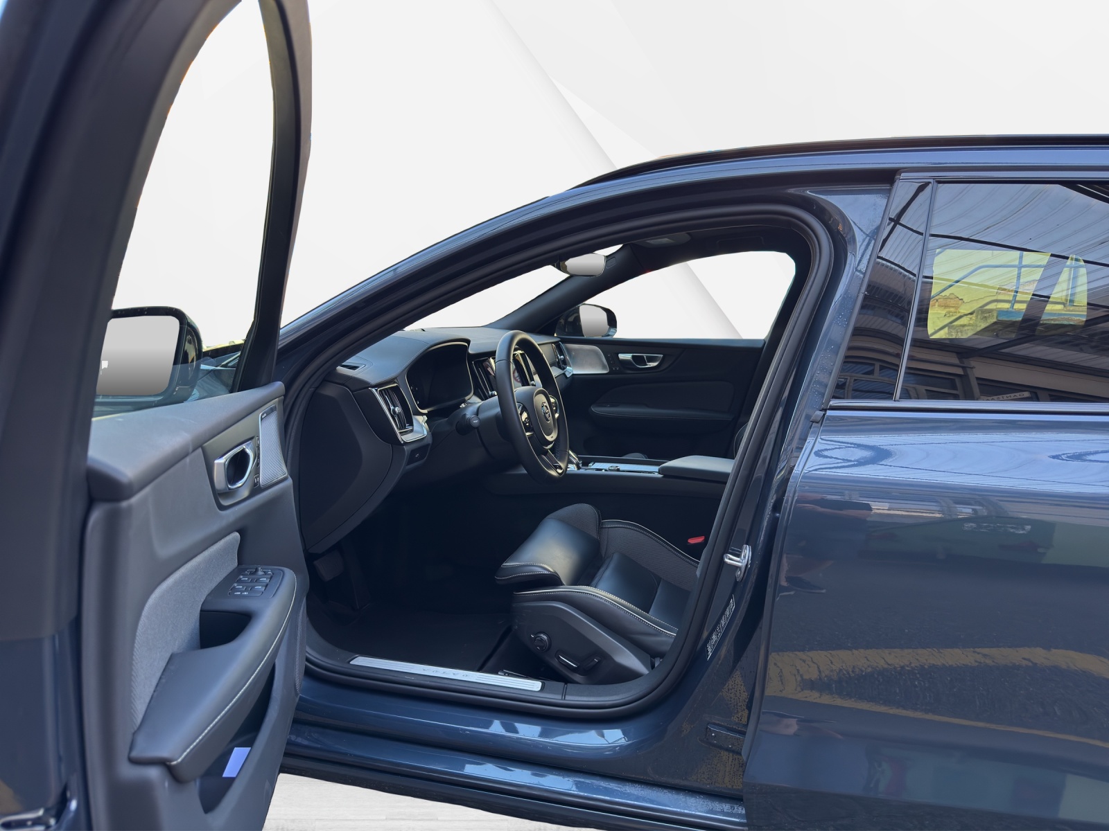 VOLVO V60 B4 Benzin Mild Hybrid Ultra Dark DCT-image-7