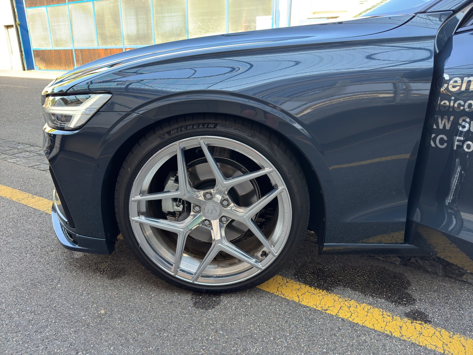 VOLVO V60 B4 Benzin Mild Hybrid Ultra Dark DCT-image-15