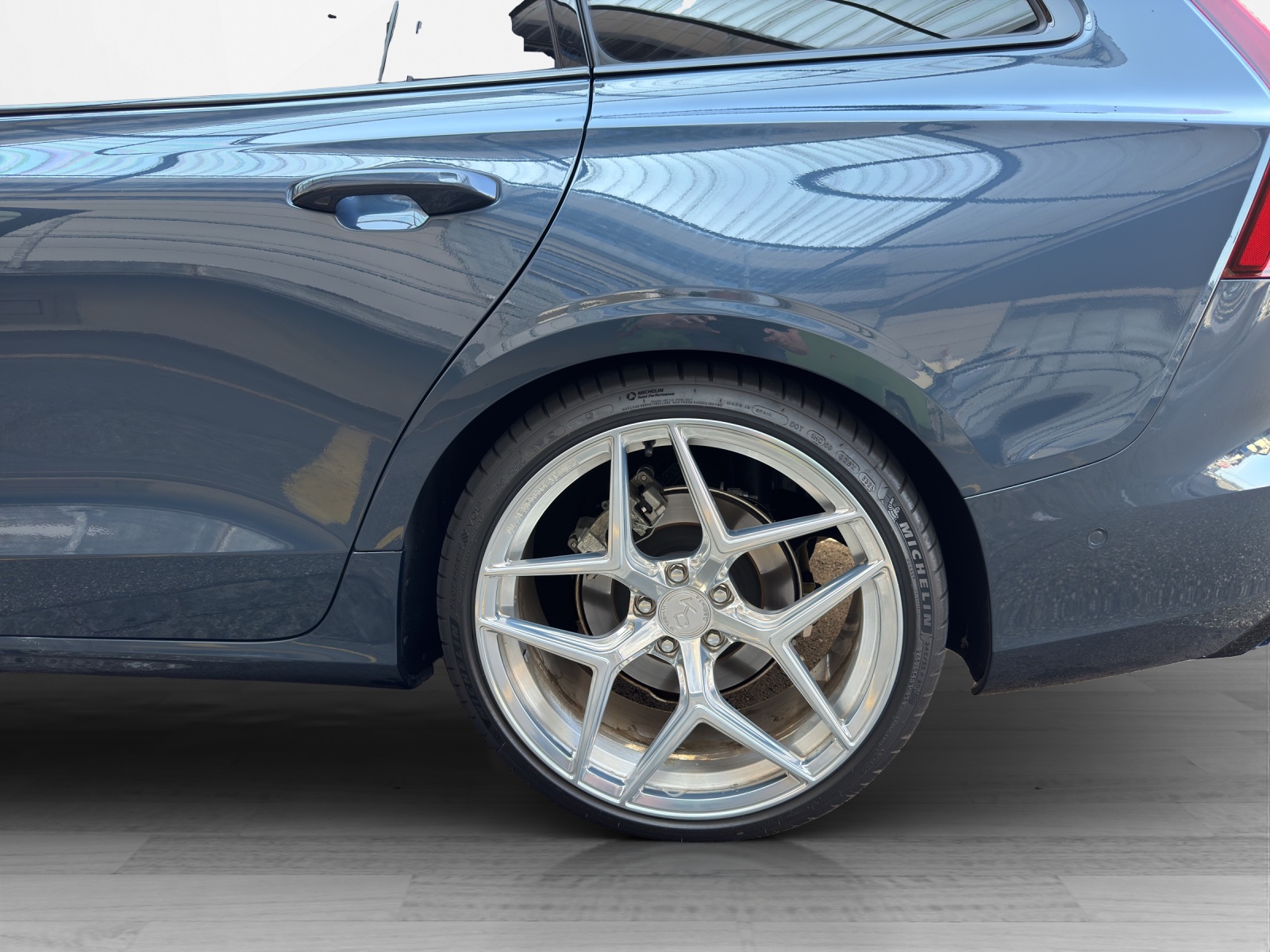 VOLVO V60 B4 Benzin Mild Hybrid Ultra Dark DCT-image-16