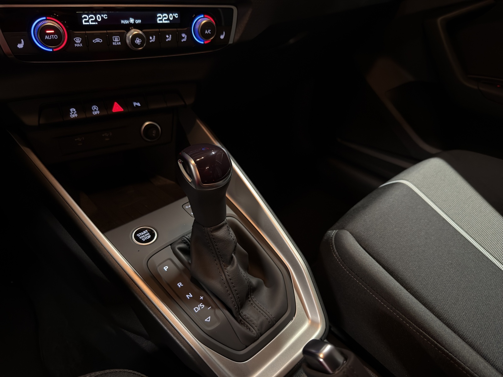 AUDI A1 Sportback 30 TFSI Attraction S-tronic-image-12