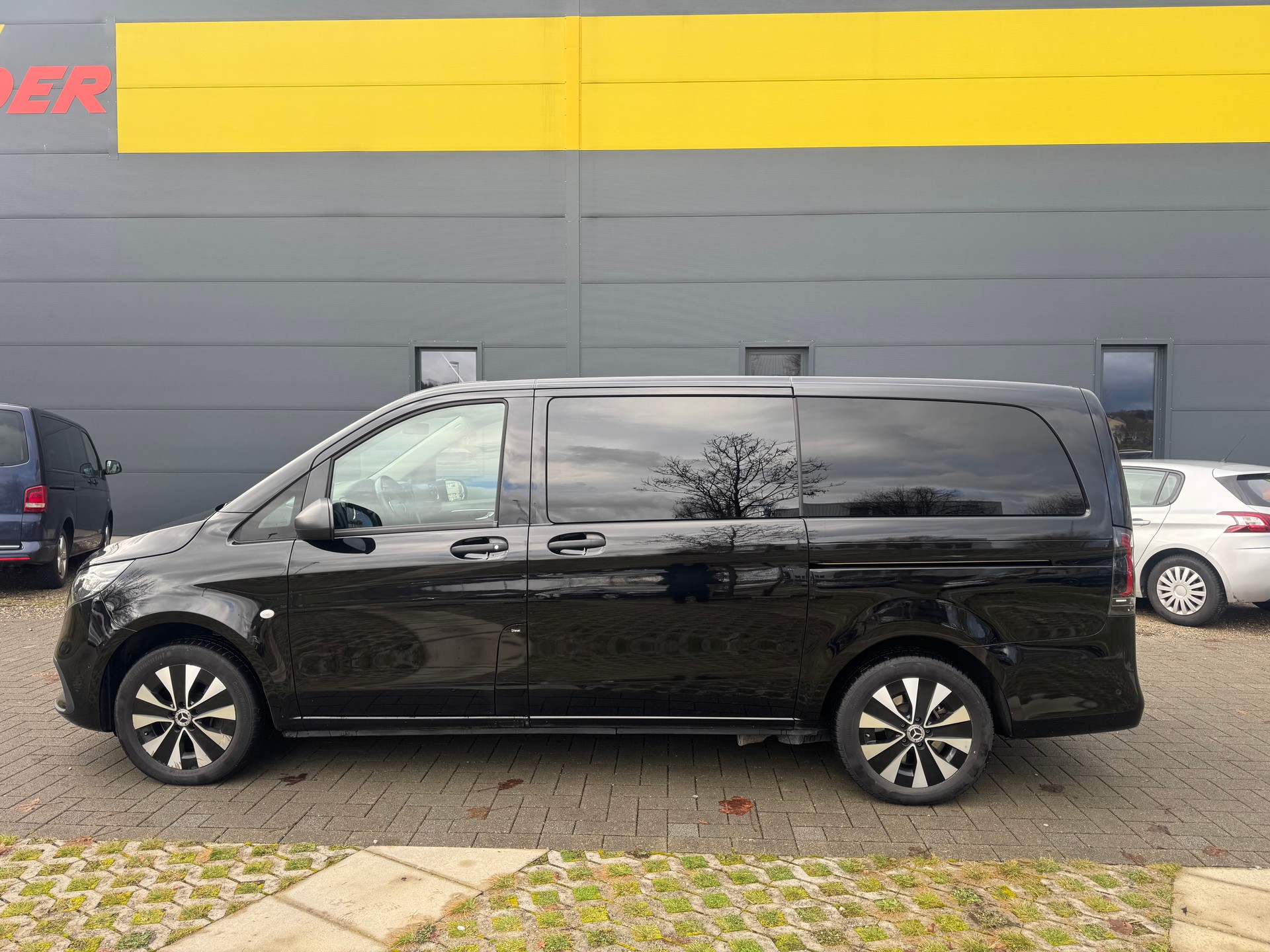MERCEDES-BENZ Vito 116 CDI Lang Select Tourer 4Matic 9G-Tronic-image-7