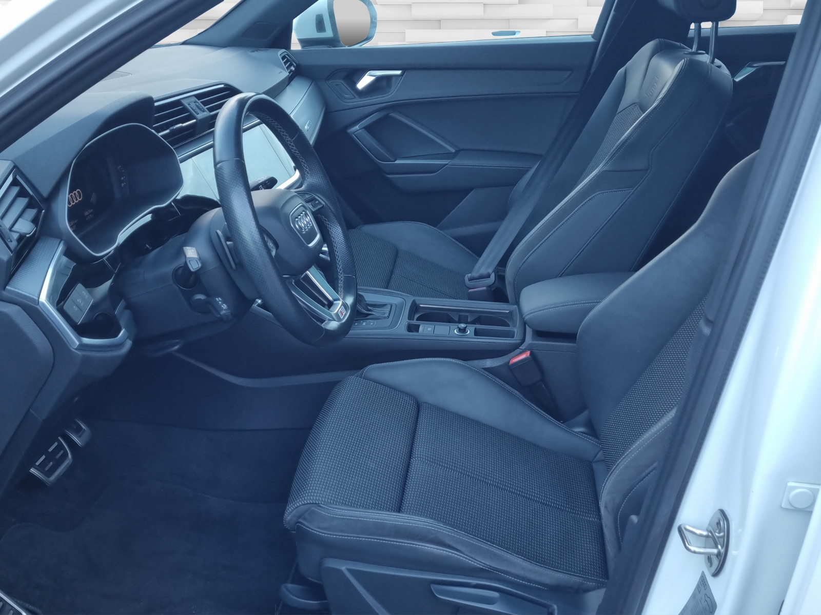 AUDI Q3 35 TFSI S-tronic-image-4