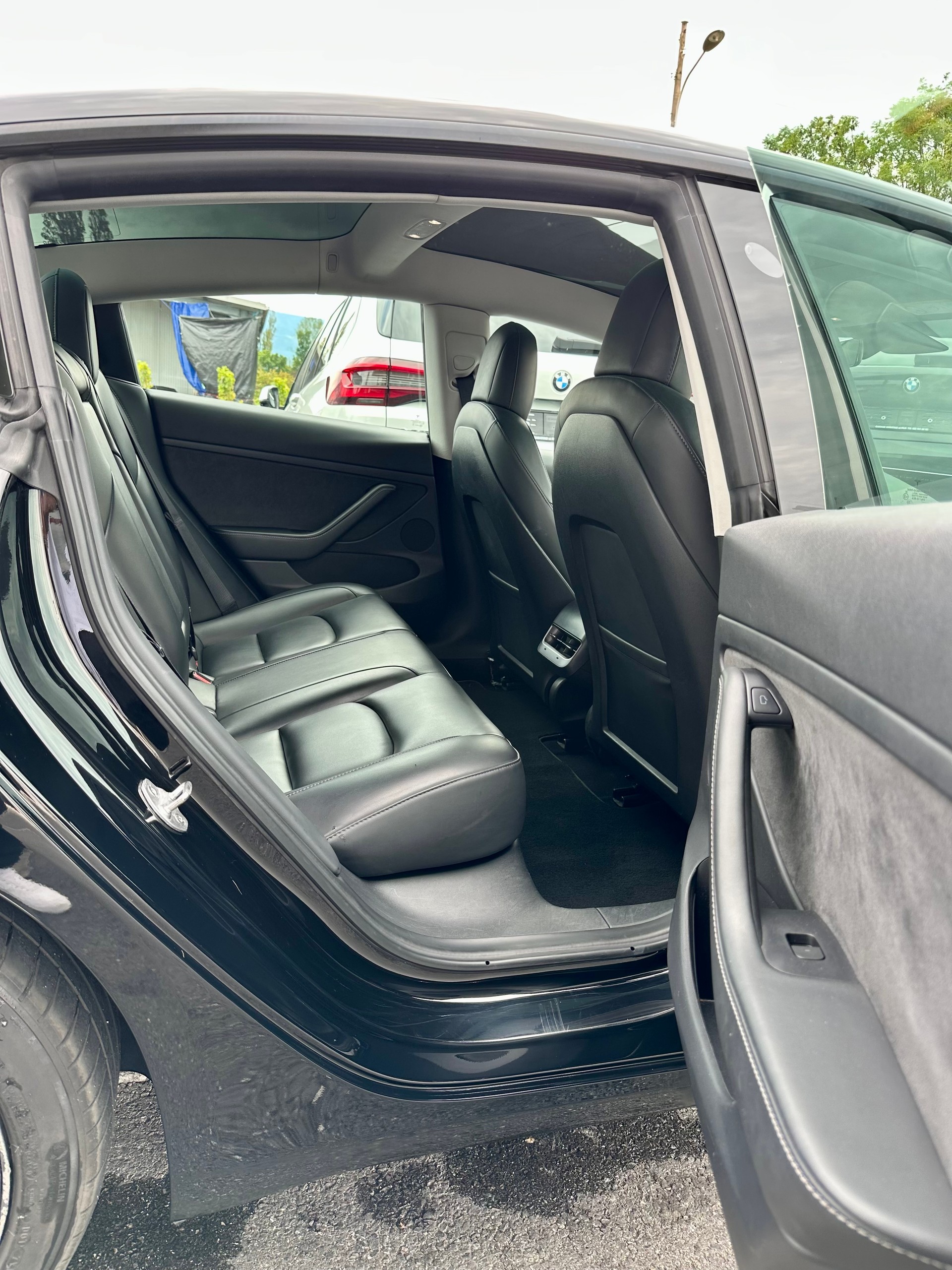 TESLA Model 3-image-3