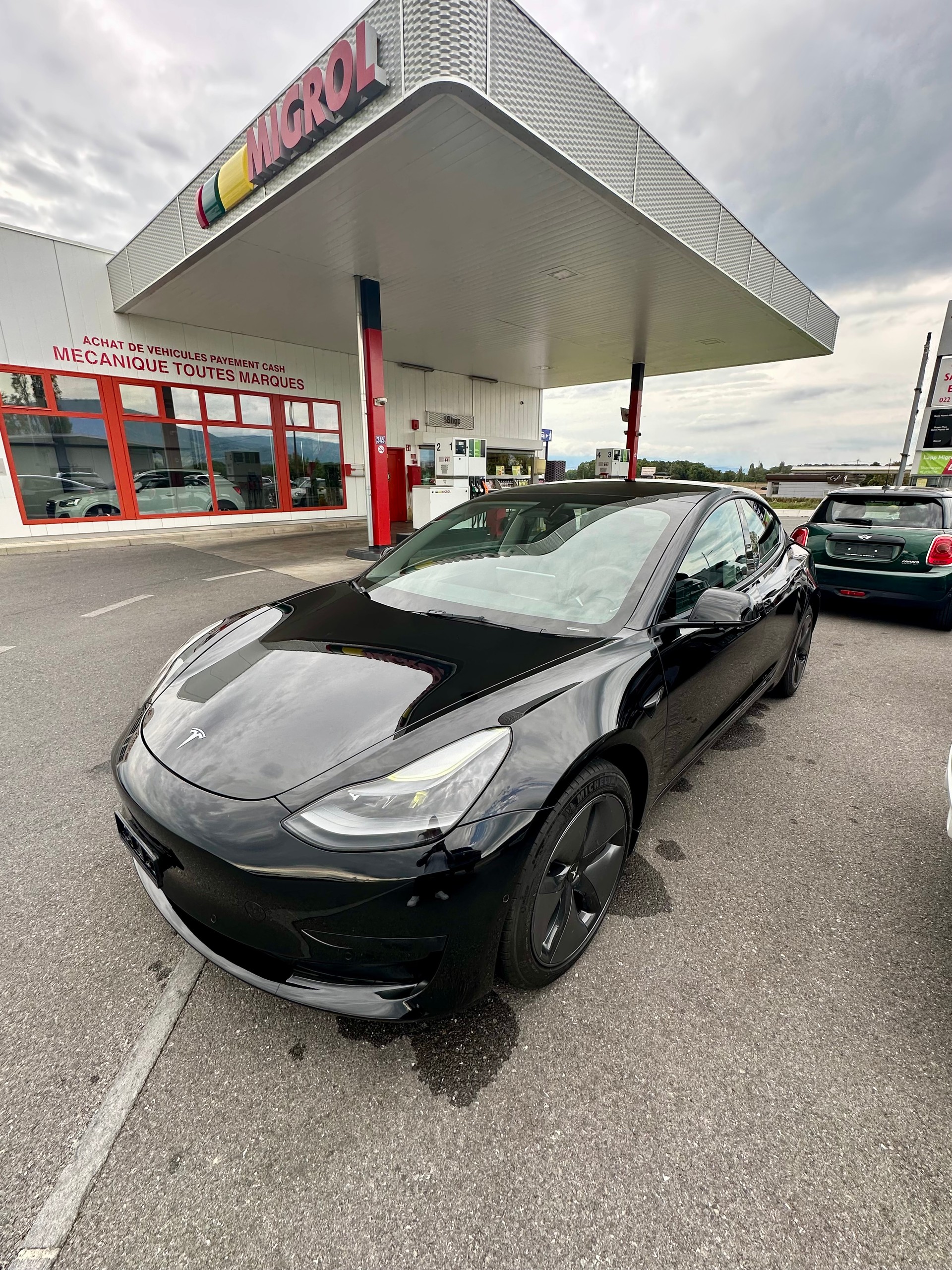 TESLA Model 3-image-1