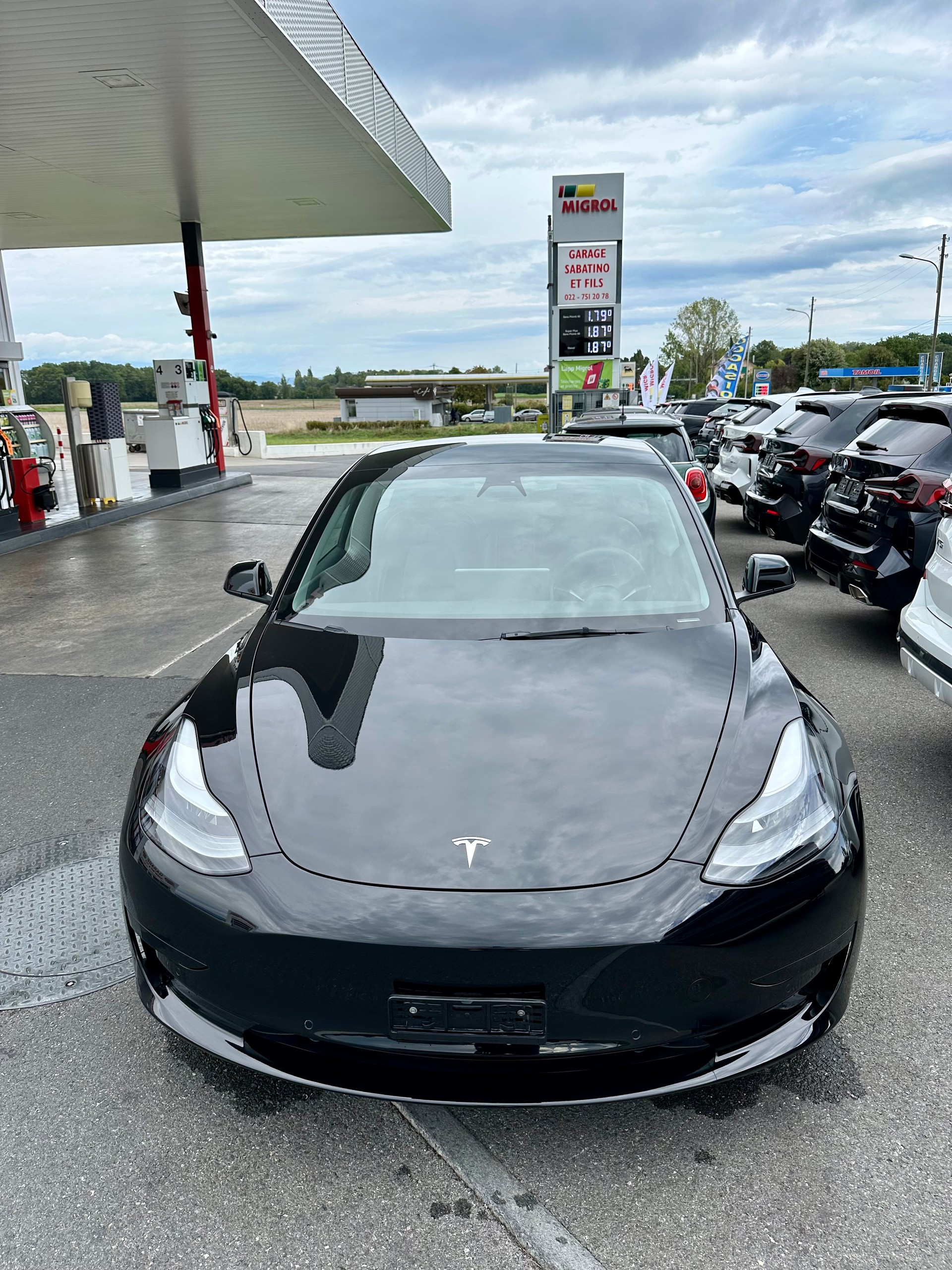 TESLA Model 3-image-0