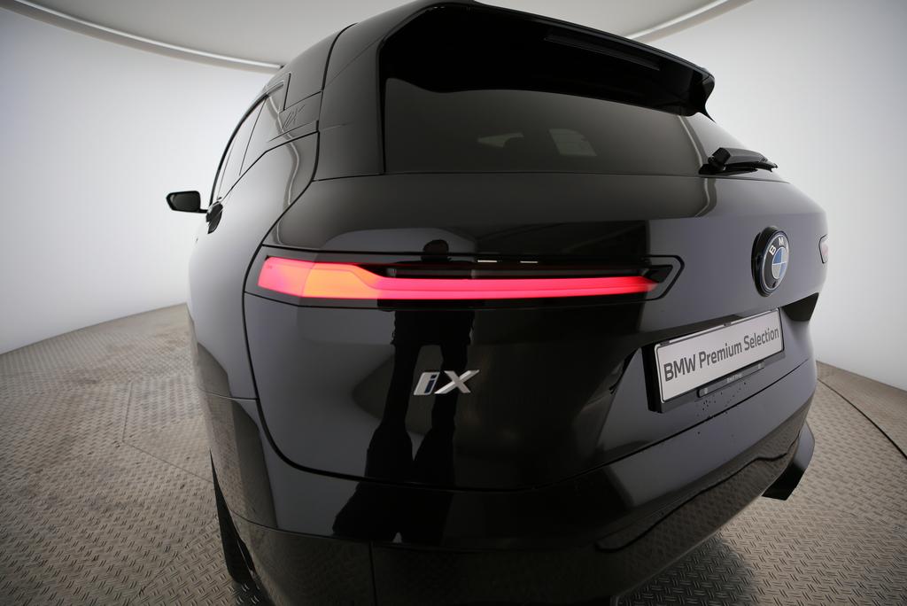 BMW iX xDrive50-image-16