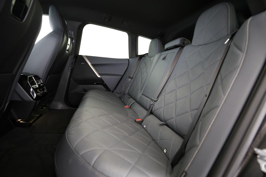 BMW iX xDrive50-image-13