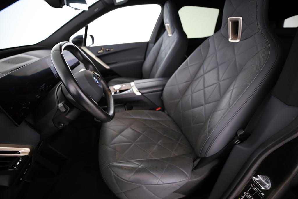 BMW iX xDrive50-image-3