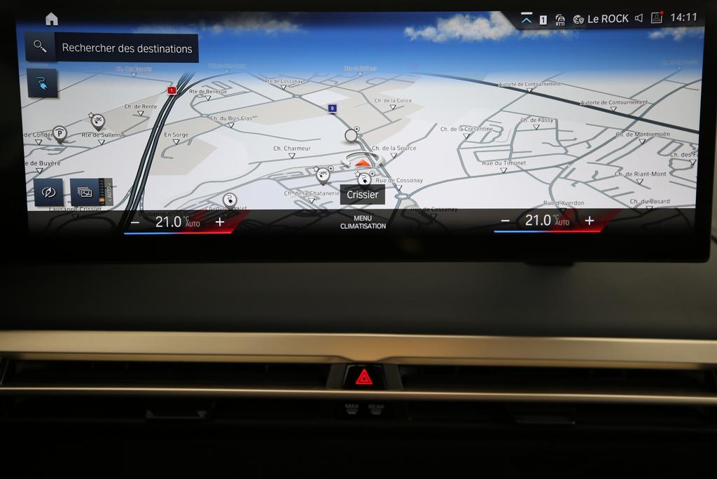 BMW iX xDrive50-image-9