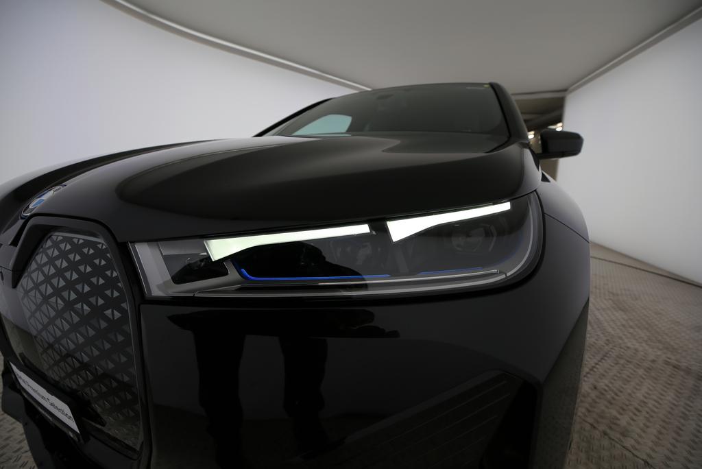 BMW iX xDrive50-image-17