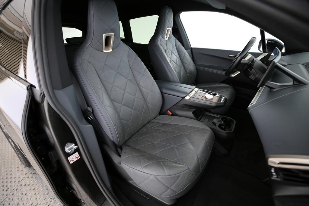 BMW iX xDrive50-image-14