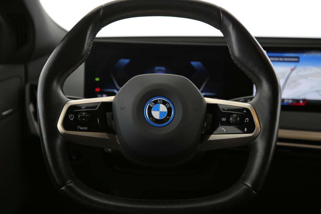 BMW iX xDrive50-image-6
