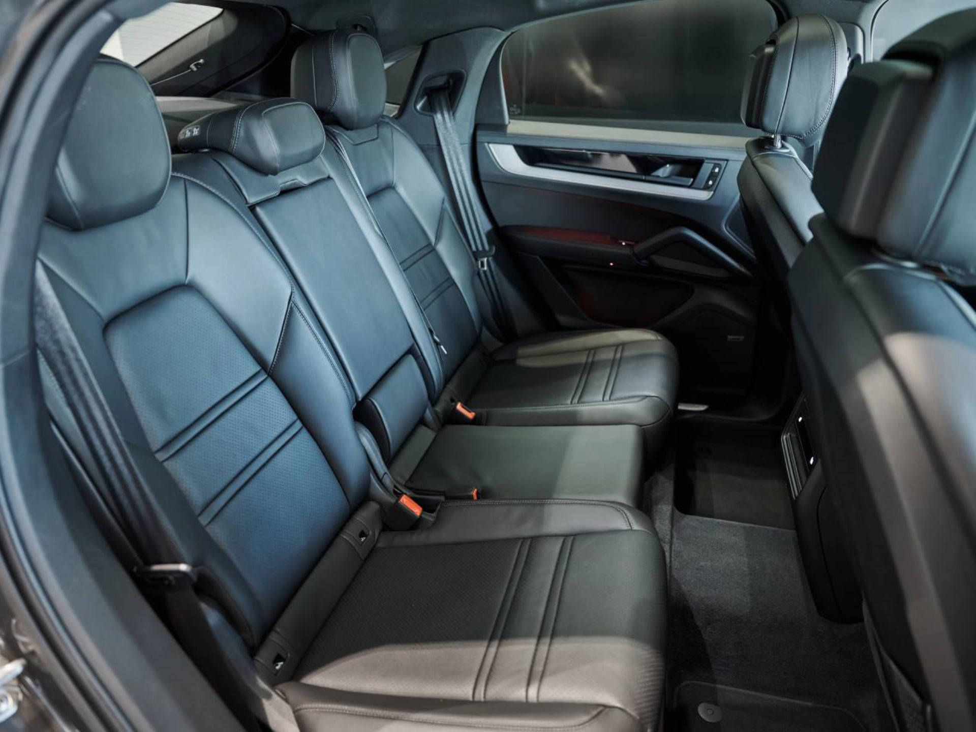 PORSCHE Cayenne E-Hybrid Coupé-image-18