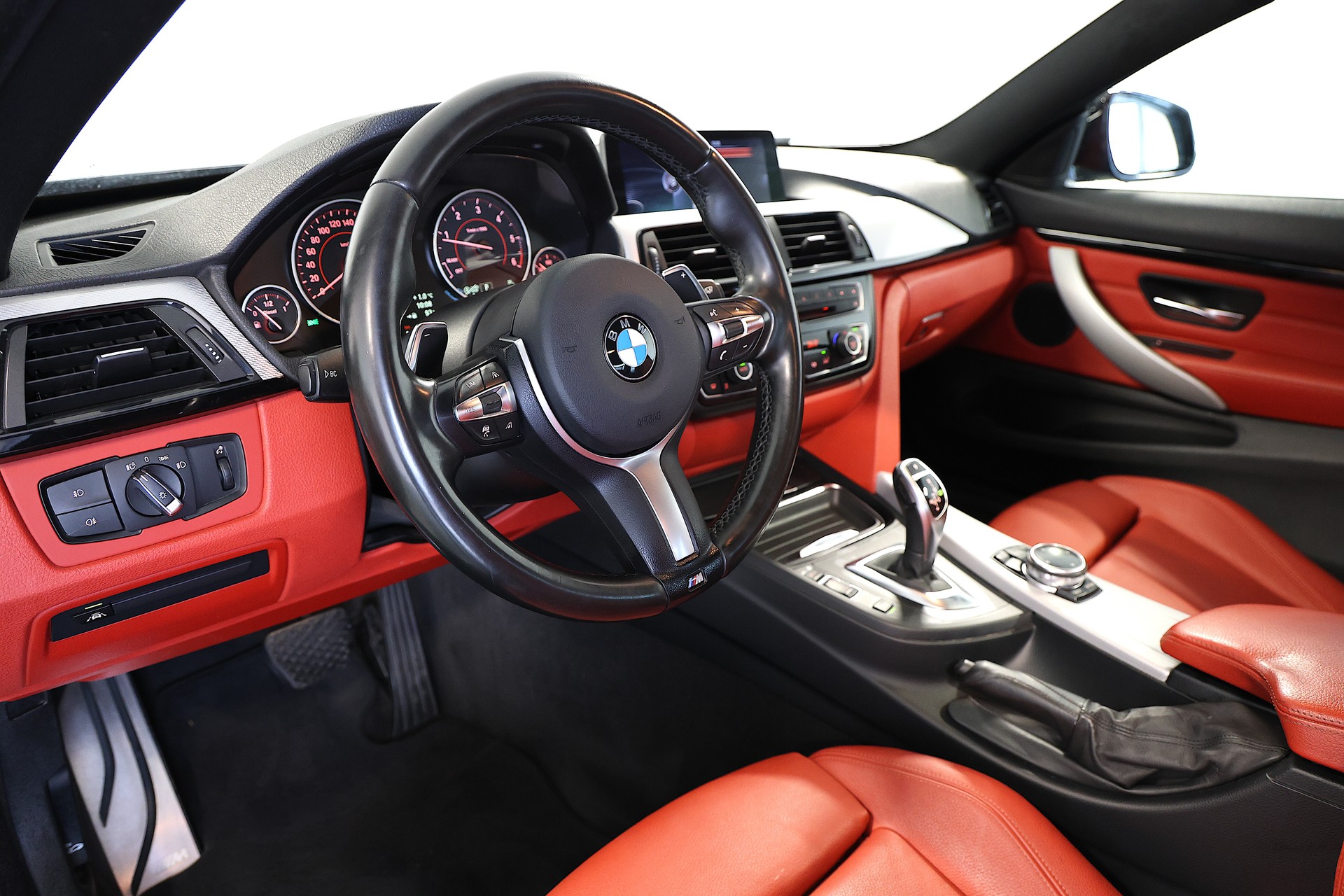 BMW 420d Coupé M-Sport xDrive Steptronic-image-9