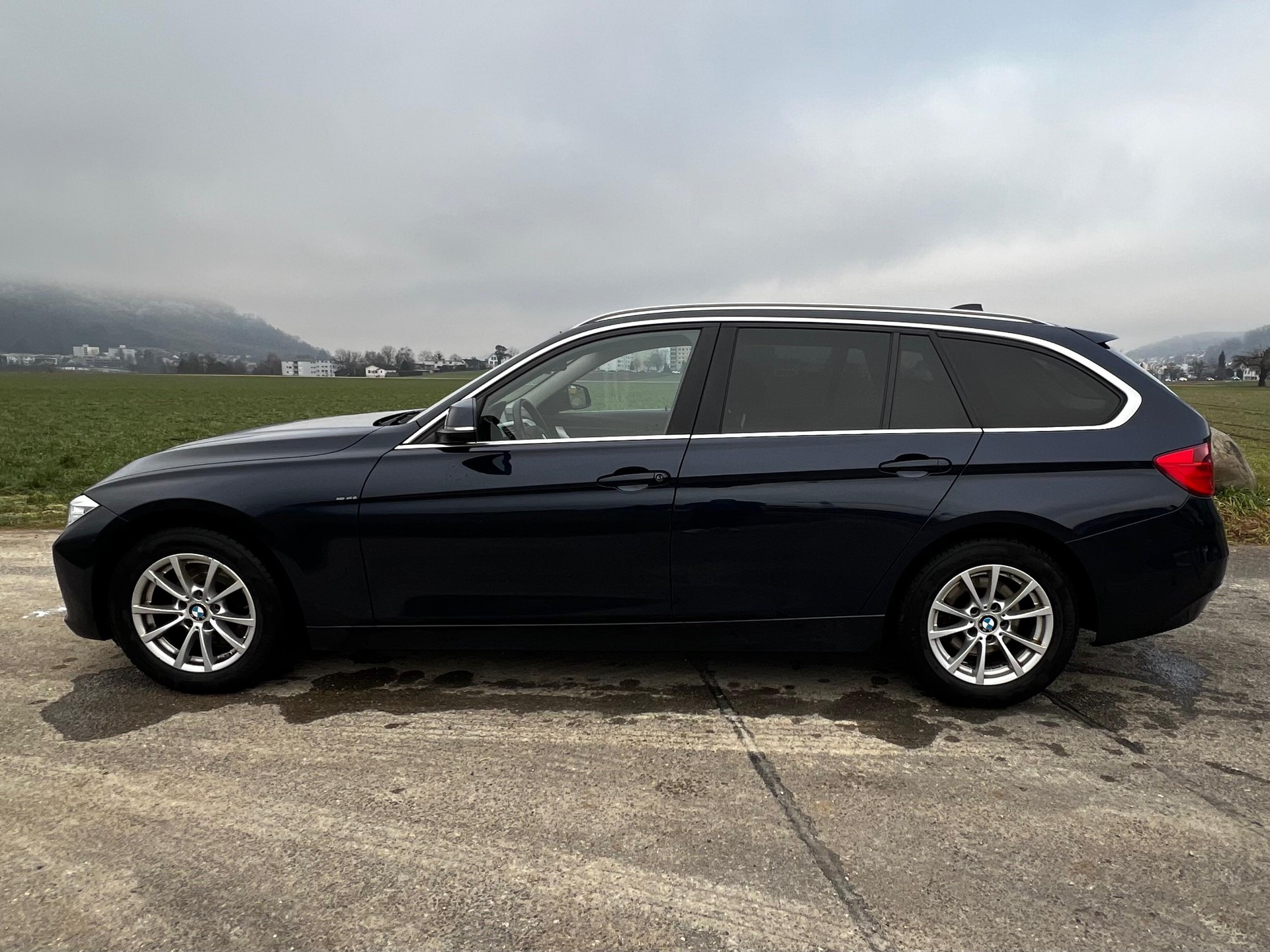 BMW 320d xDrive Touring Steptronic-image-1