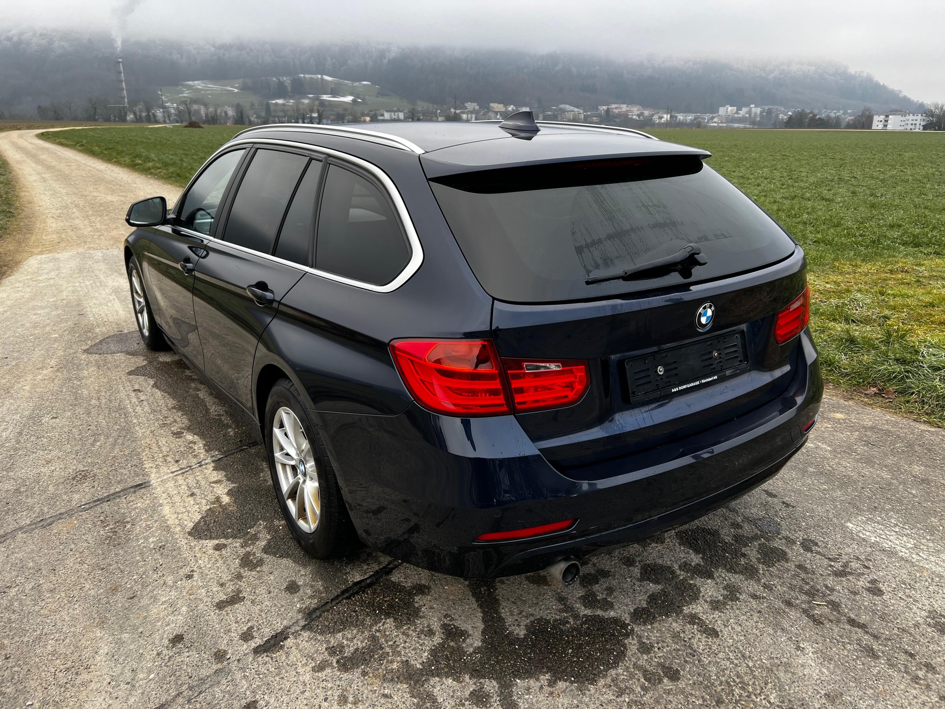 BMW 320d xDrive Touring Steptronic-image-2