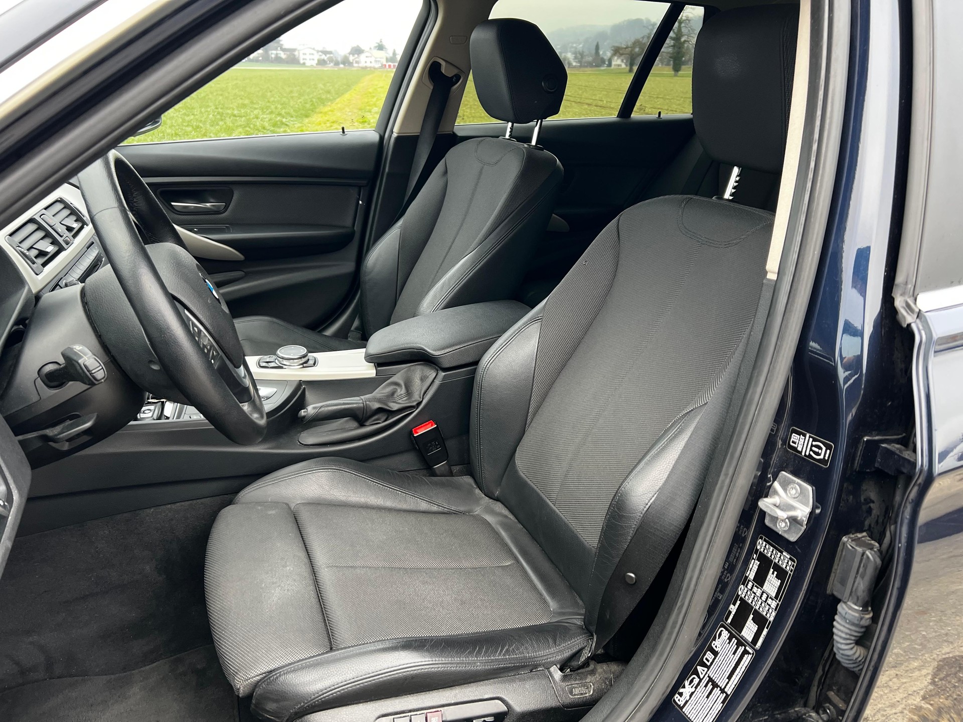 BMW 320d xDrive Touring Steptronic-image-10