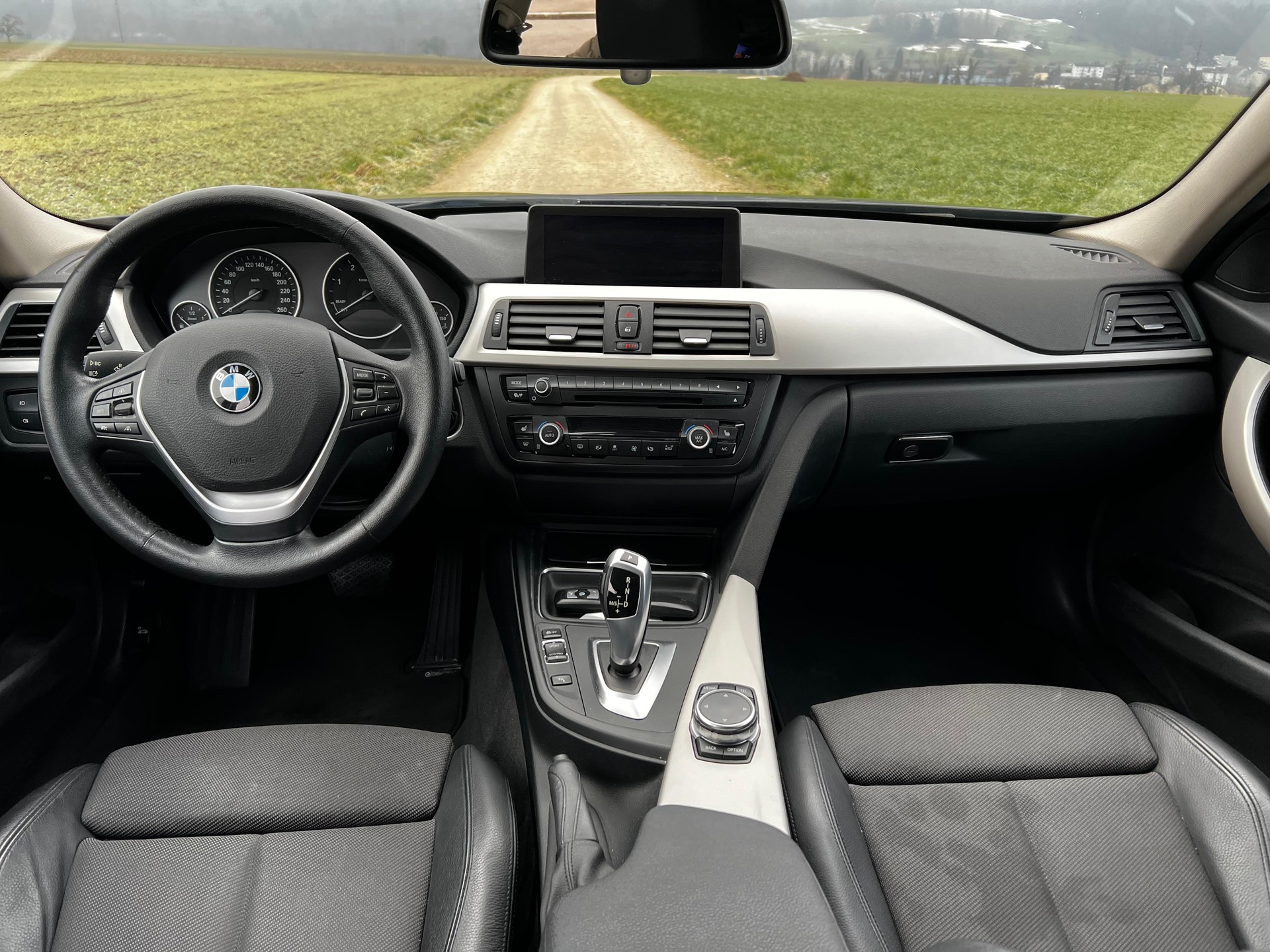 BMW 320d xDrive Touring Steptronic-image-9