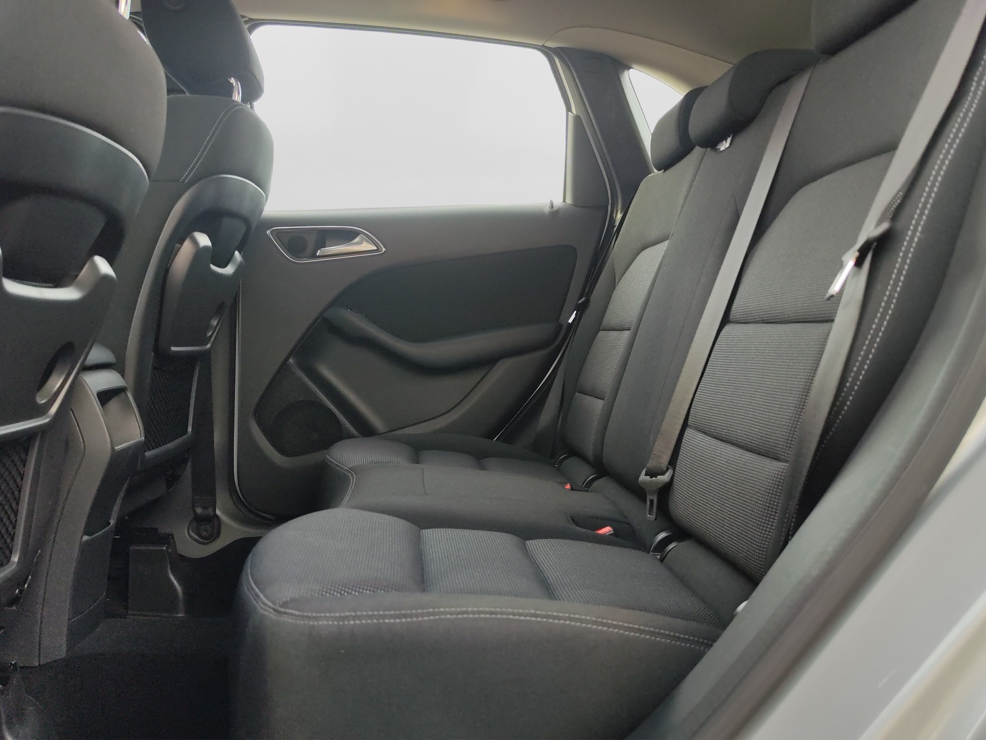 MERCEDES-BENZ B 200 7G-DCT-image-11