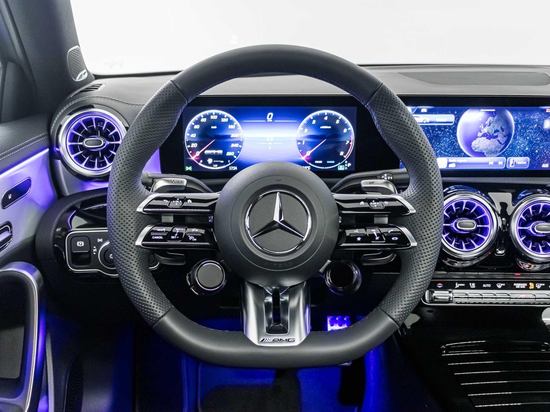 MERCEDES-BENZ A 35 AMG 4MATIC-image-10
