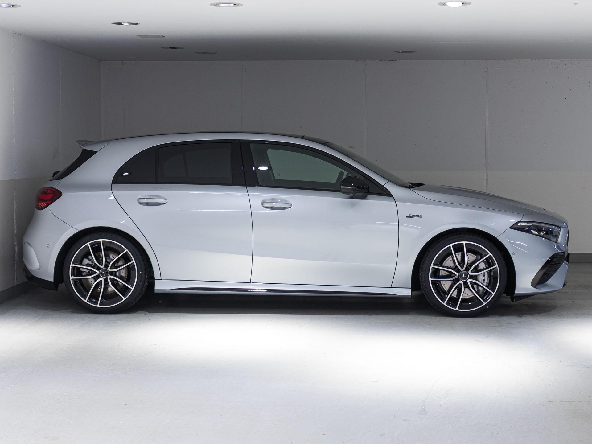 MERCEDES-BENZ A 35 AMG 4MATIC-image-1