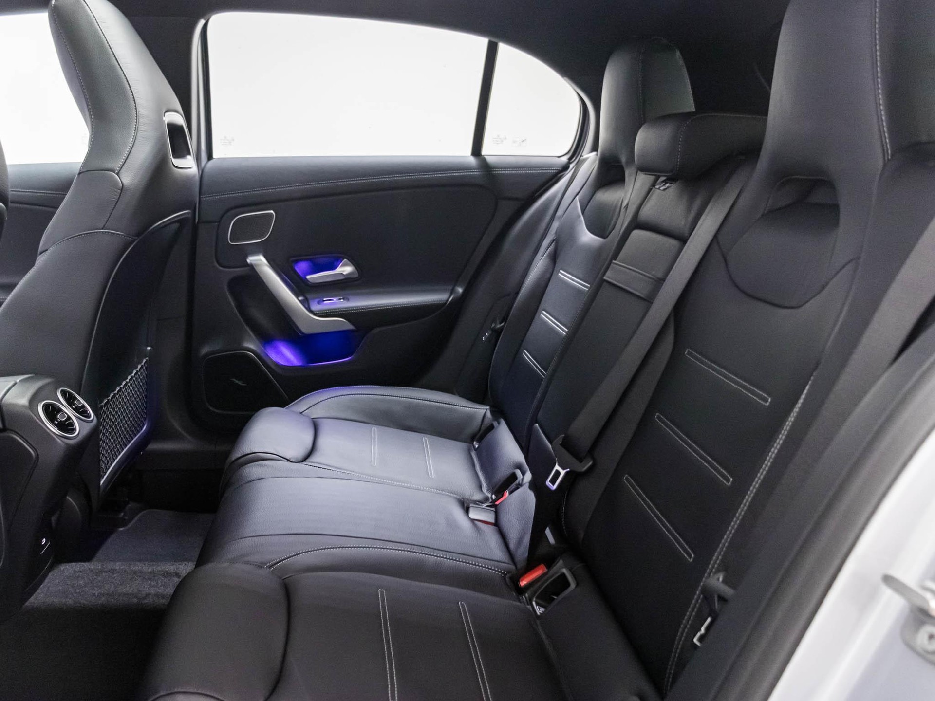 MERCEDES-BENZ A 35 AMG 4MATIC-image-7