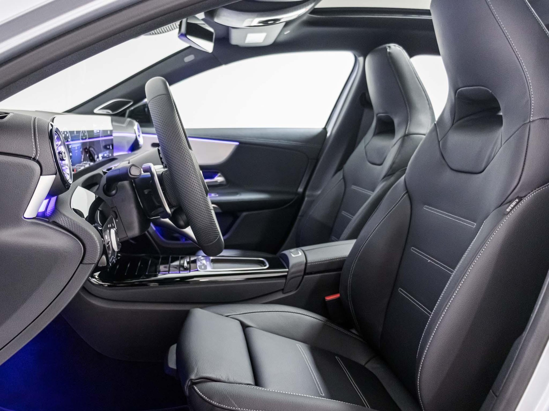 MERCEDES-BENZ A 35 AMG 4MATIC-image-6