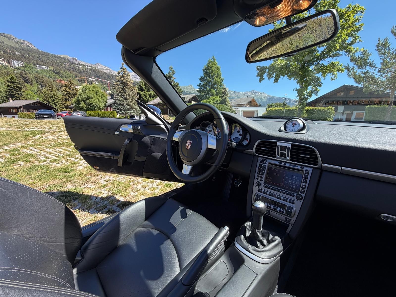 PORSCHE 911 Cabrio Carrera S-image-12