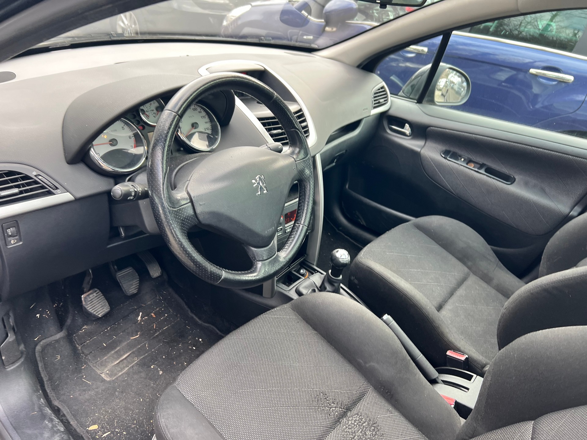 PEUGEOT 207 1.6 16V XT-image-8