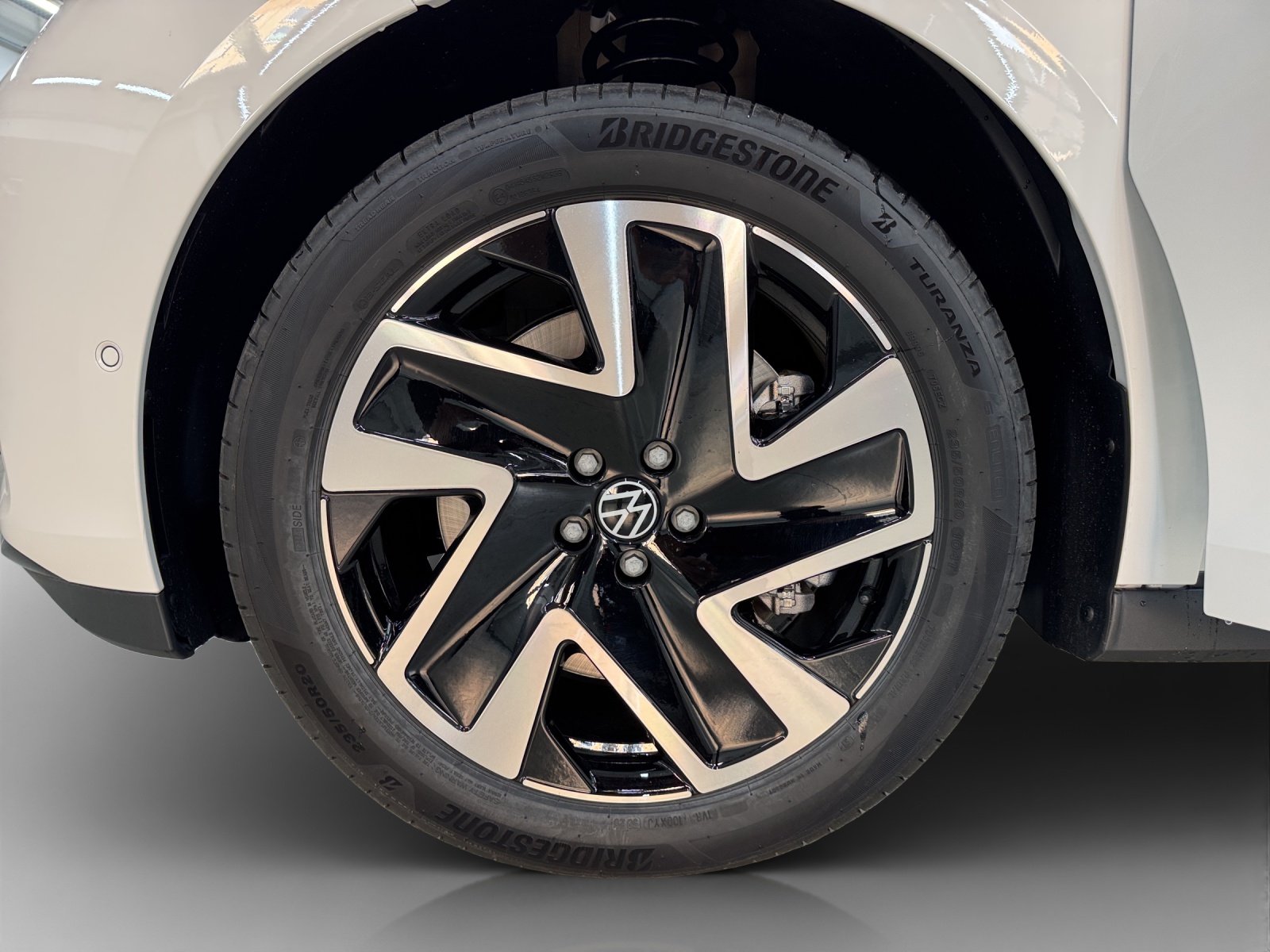 VW ID.Buzz LWB GTX 4 Motion-image-15