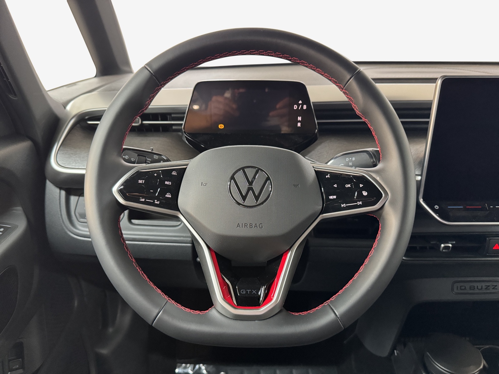 VW ID.Buzz LWB GTX 4 Motion-image-9