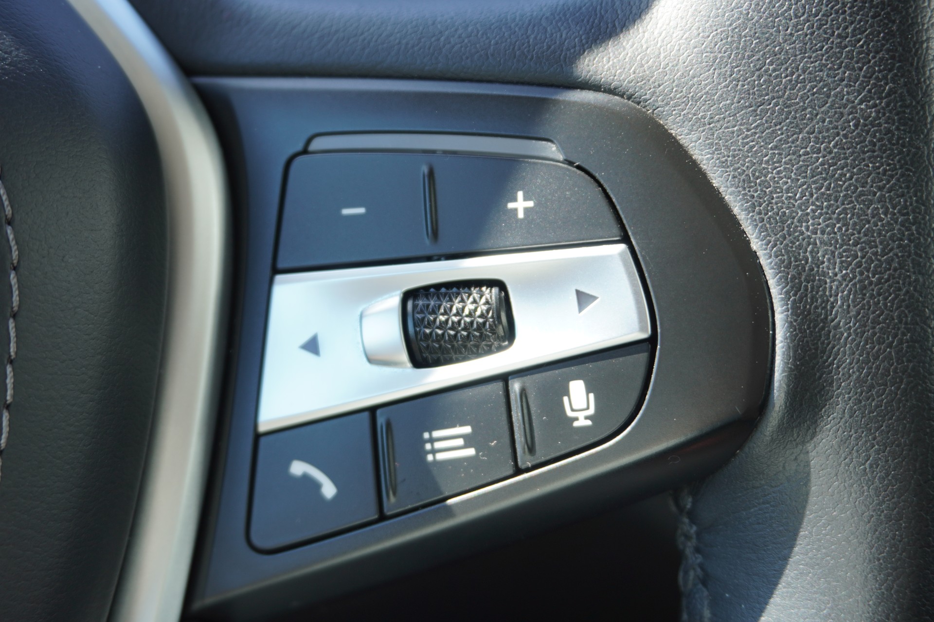 BMW X5 xDrive 48V 30d Steptronic-image-37