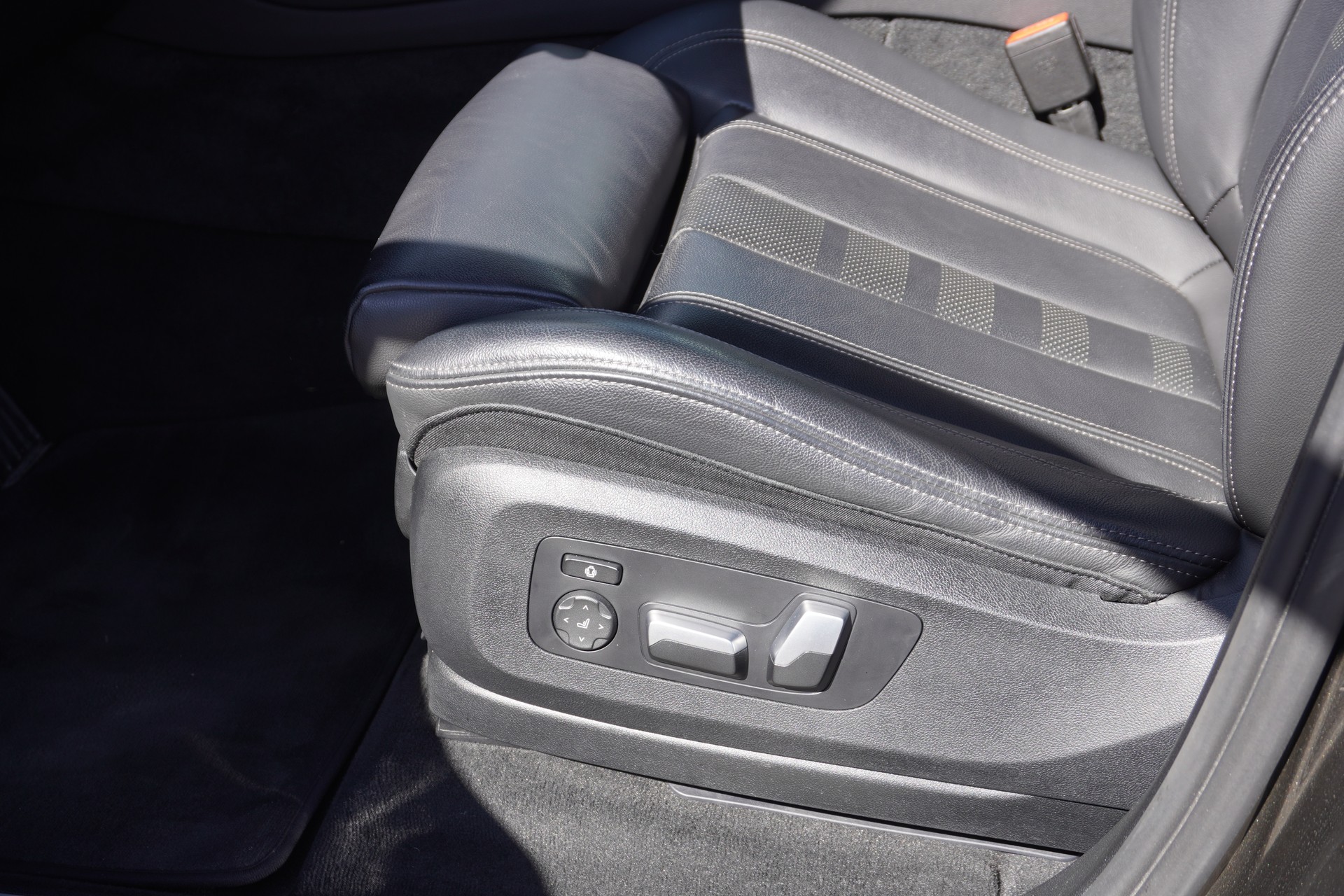 BMW X5 xDrive 48V 30d Steptronic-image-46