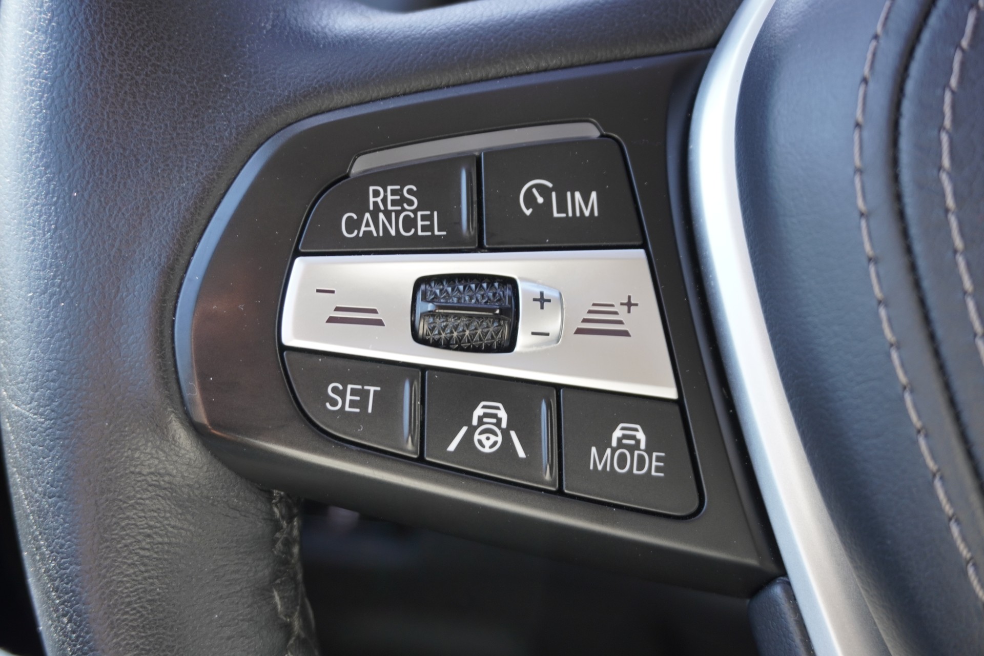 BMW X5 xDrive 48V 30d Steptronic-image-38