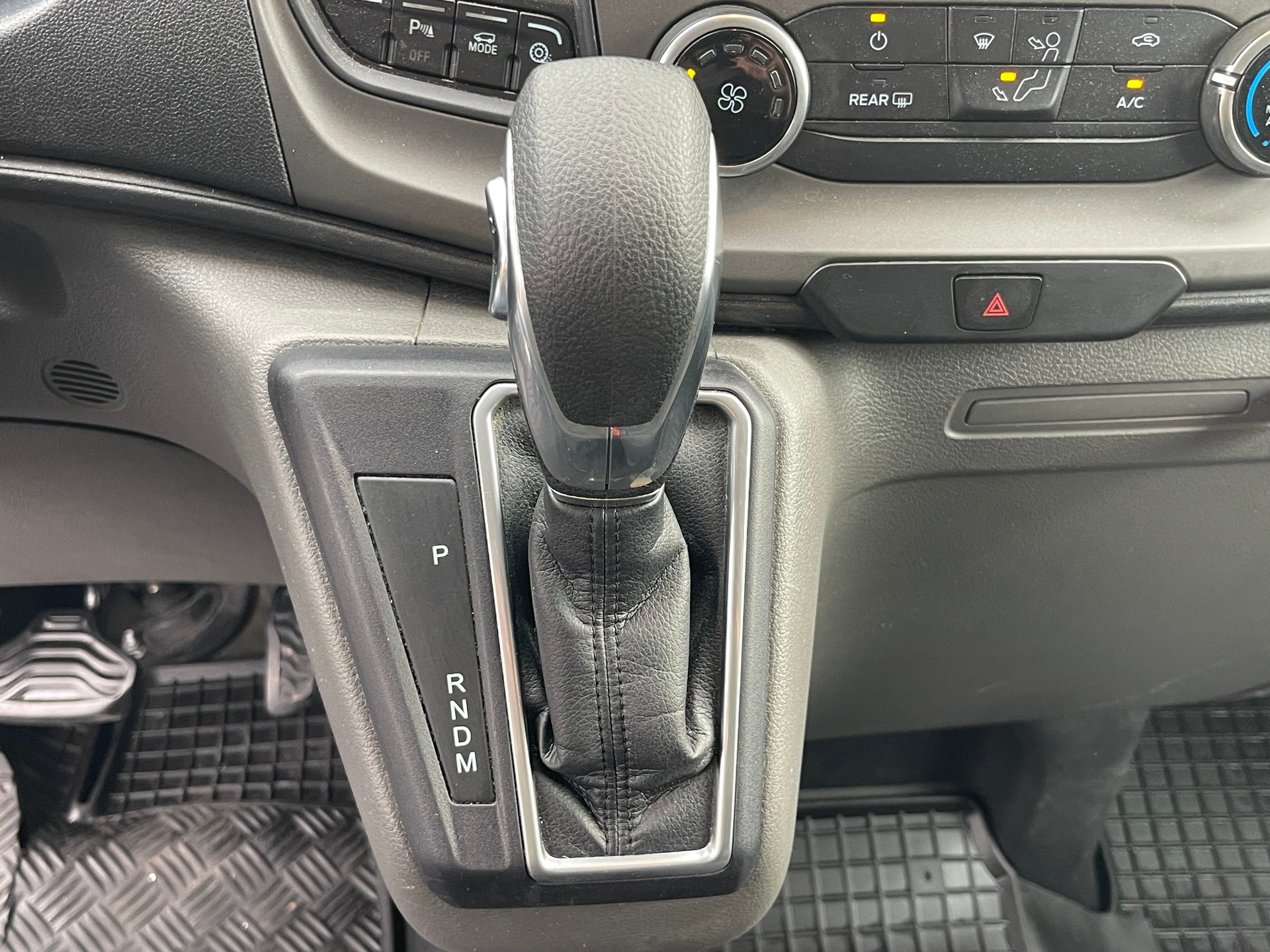 FORD Transit Custom Van 320 L2H1 Trend A-image-14