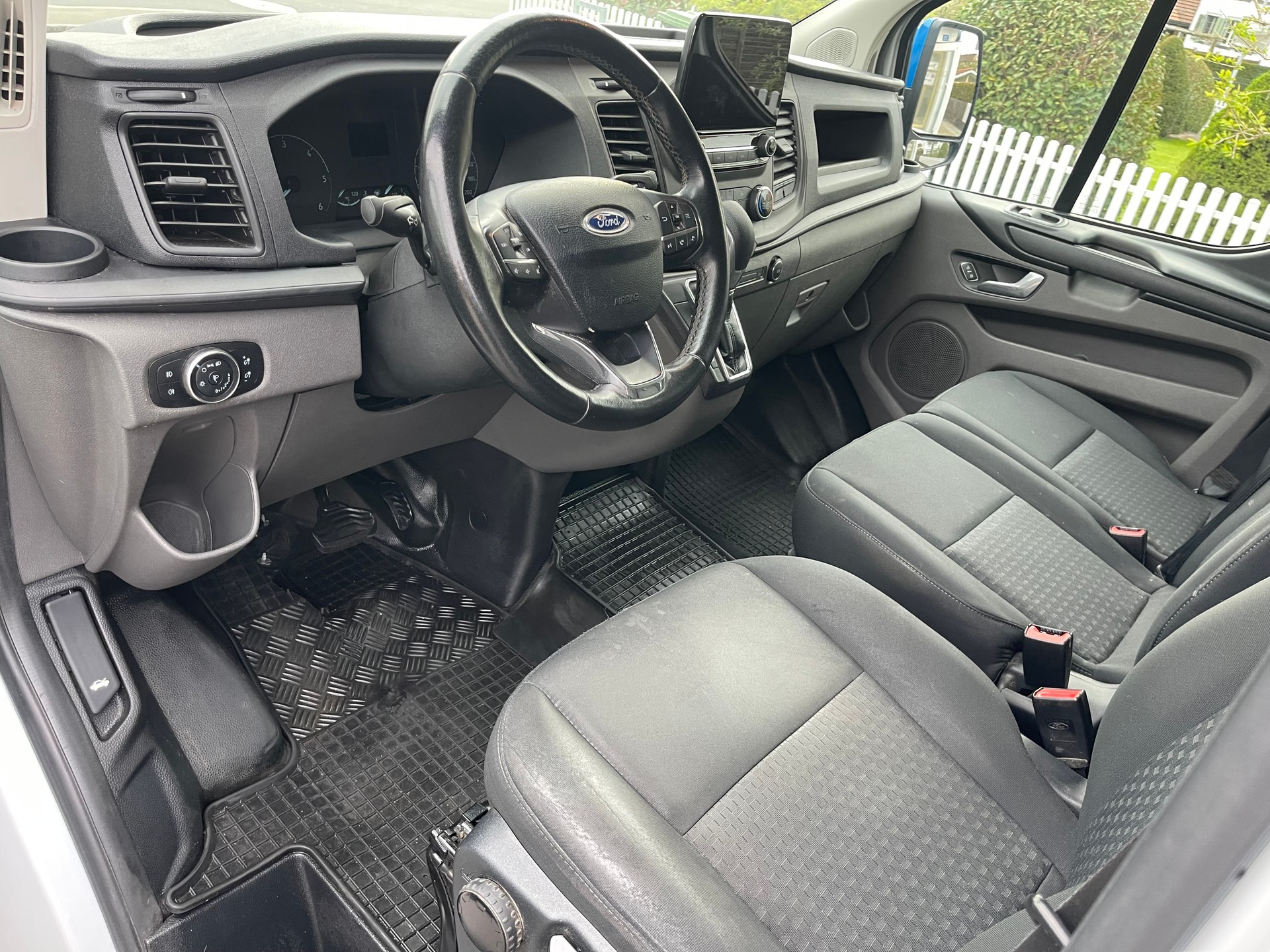 FORD Transit Custom Van 320 L2H1 Trend A-image-11