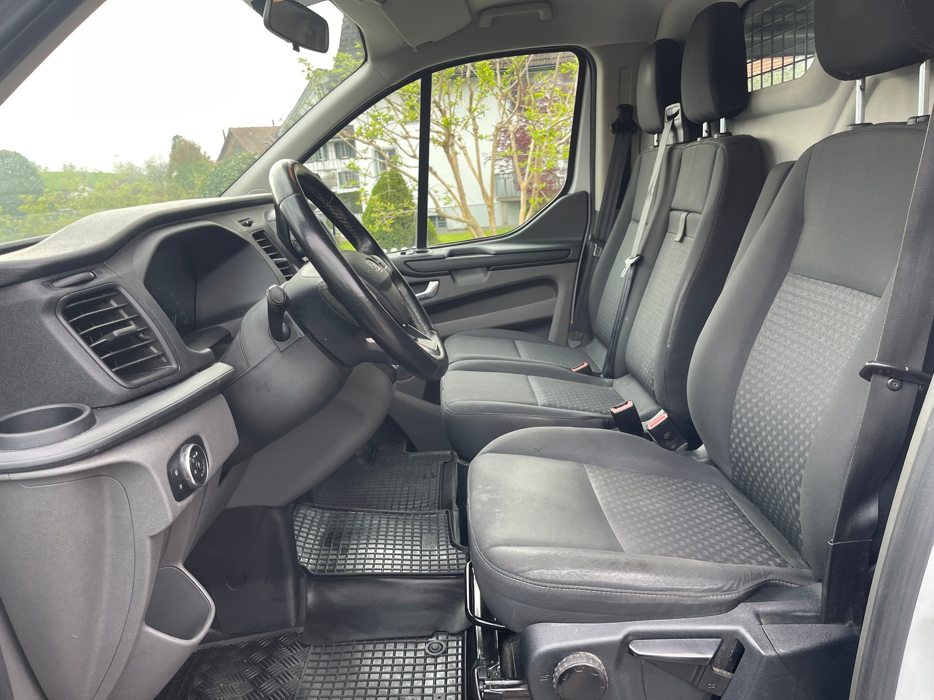 FORD Transit Custom Van 320 L2H1 Trend A-image-10