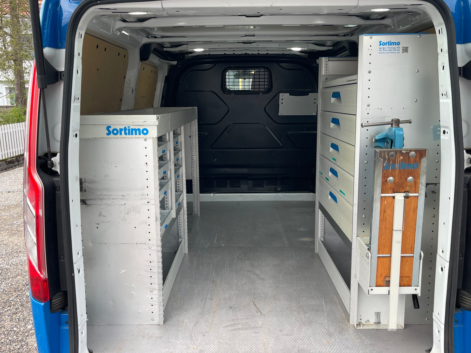 FORD Transit Custom Van 320 L2H1 Trend A-image-15