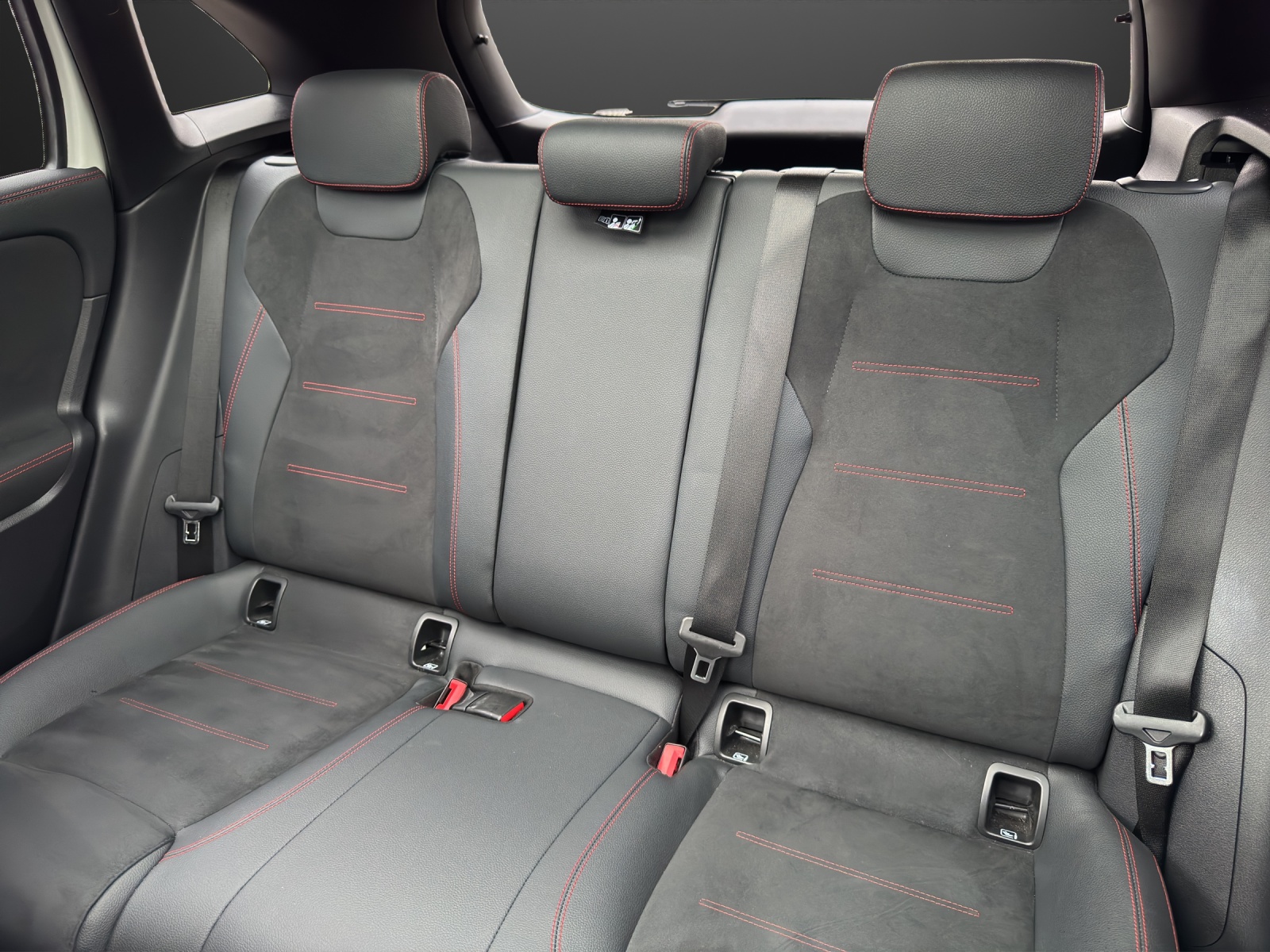 MERCEDES-BENZ GLA 220 4Matic 8G-DCT-image-14