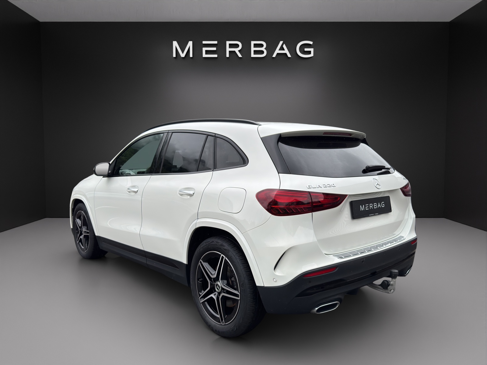 MERCEDES-BENZ GLA 220 4Matic 8G-DCT-image-2