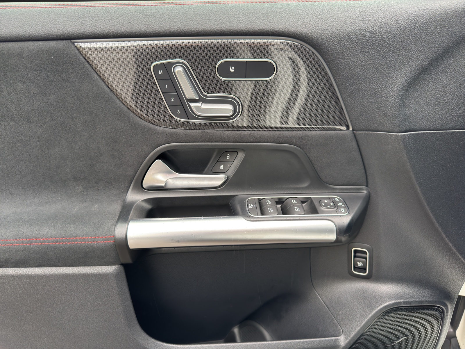 MERCEDES-BENZ GLA 220 4Matic 8G-DCT-image-12