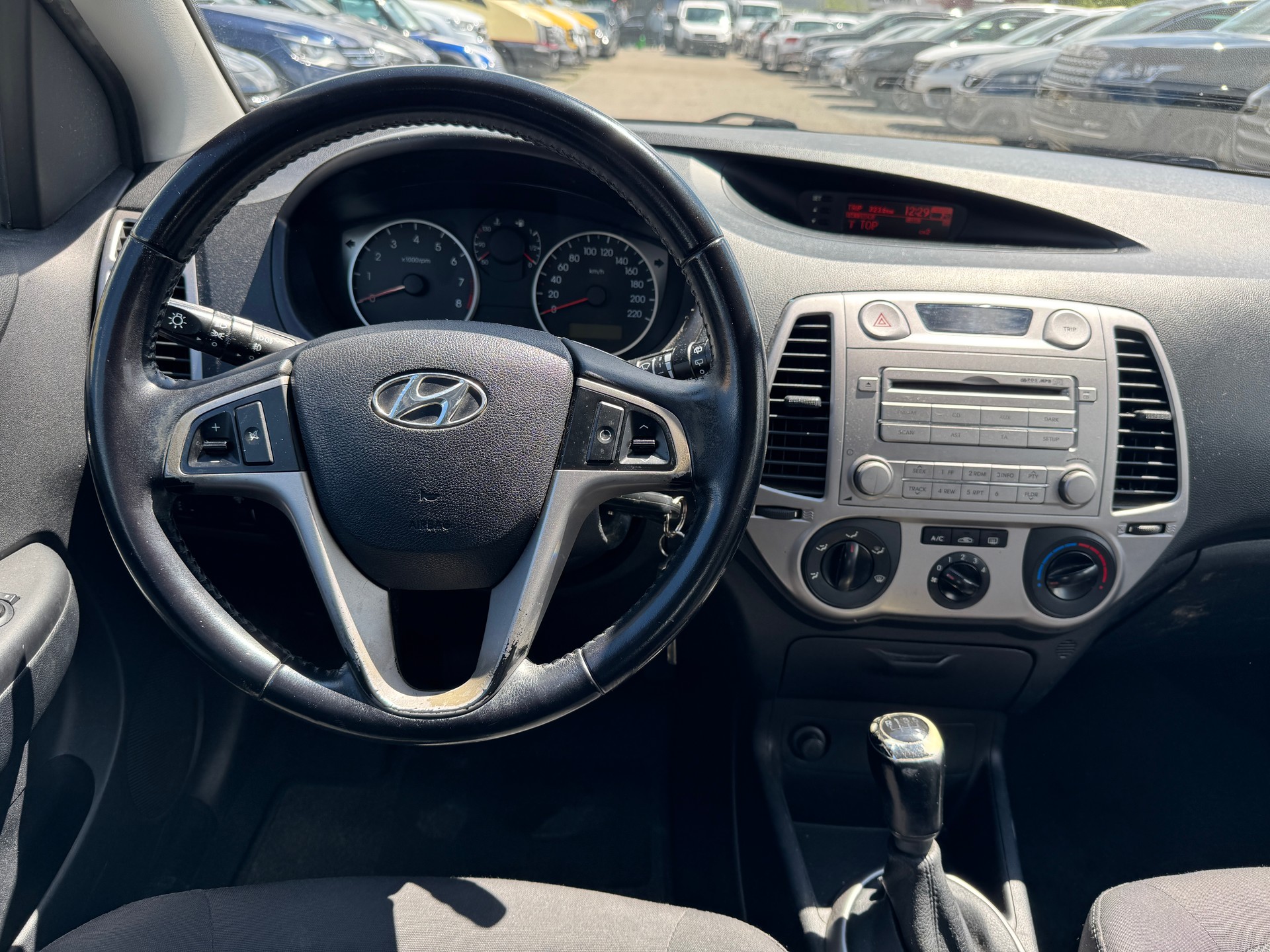 HYUNDAI i20 1.4 Style-image-7