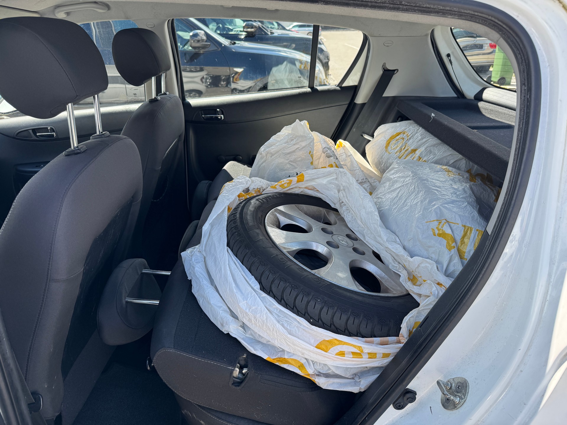 HYUNDAI i20 1.4 Style-image-11
