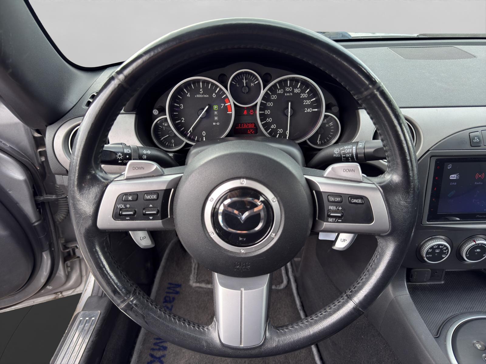 MAZDA MX-5 Roadster-Coupé 2.0i 16V Sport Activematic-image-9