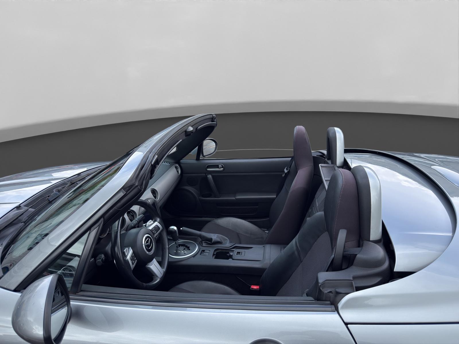 MAZDA MX-5 Roadster-Coupé 2.0i 16V Sport Activematic-image-13