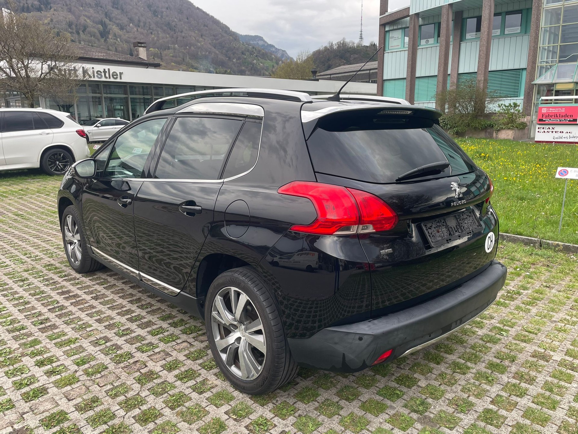 PEUGEOT 2008 1.2 PureTech Active-image-5