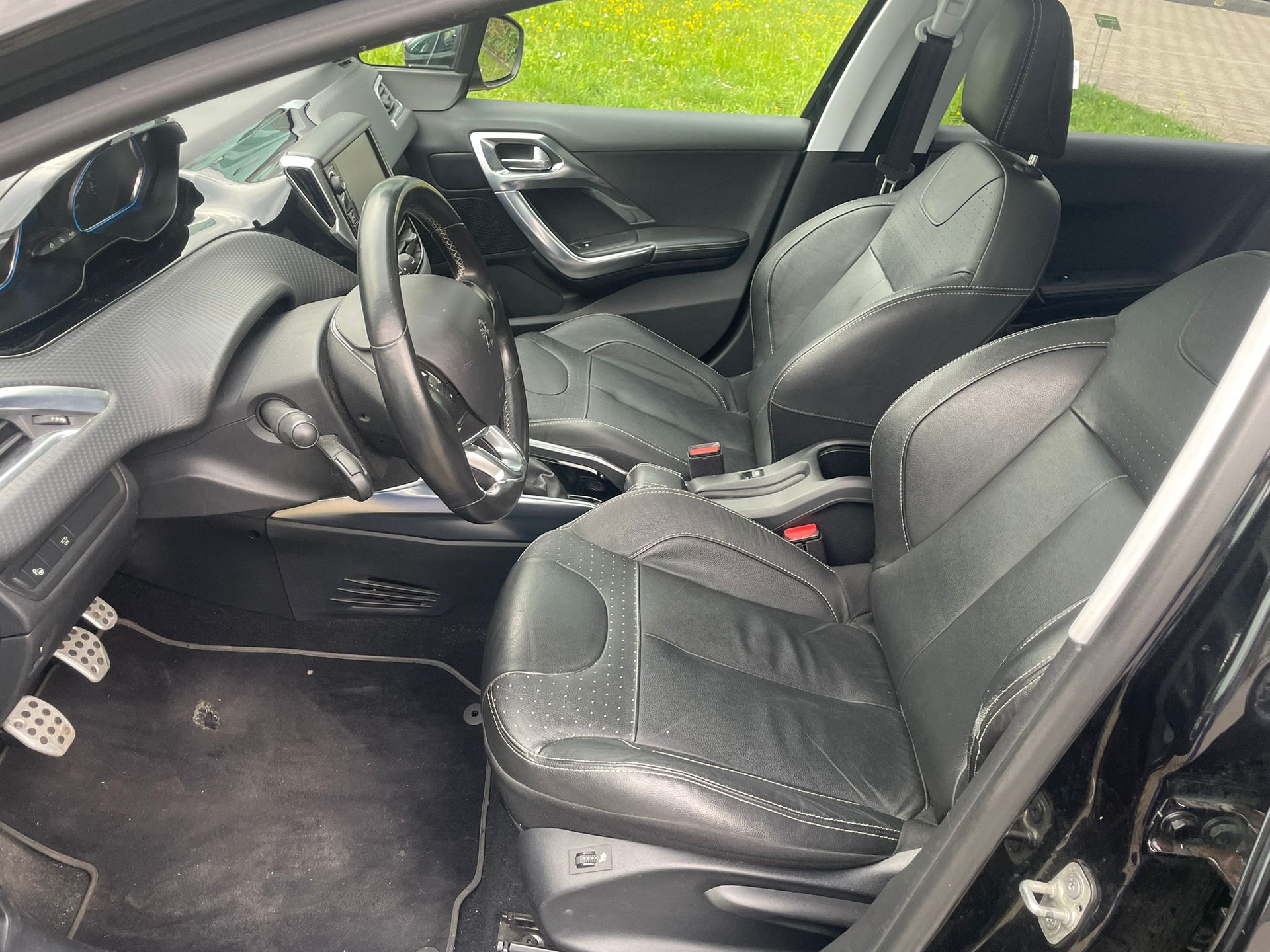 PEUGEOT 2008 1.2 PureTech Active-image-6